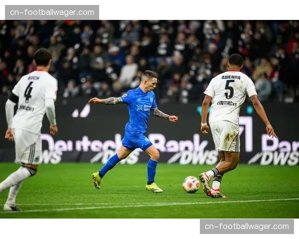 勒沃库森1-0小胜法兰克福，格里马尔多直接任意球制胜